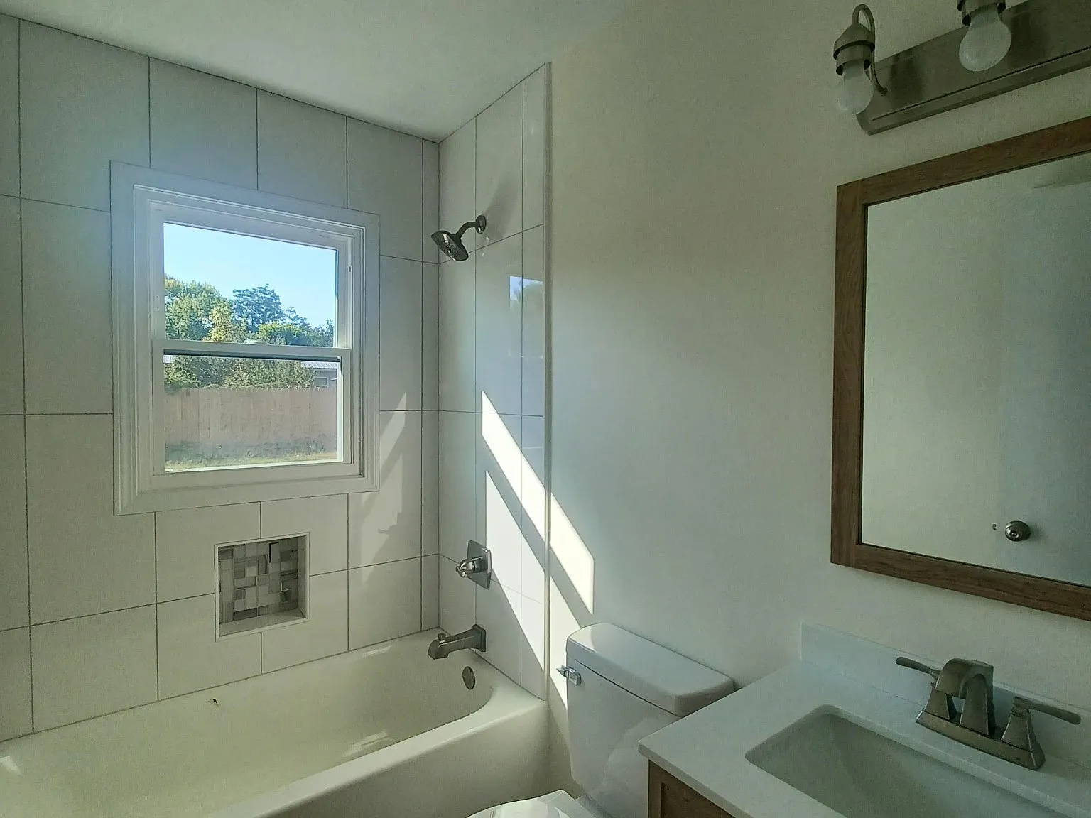 2 bed, 748 sqft, $999 — Photo 4