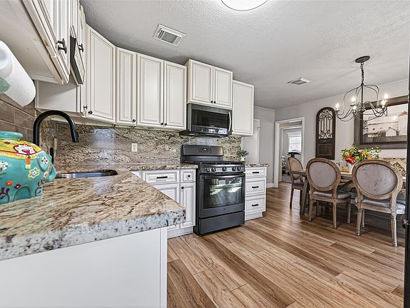 3rd image of 13914 Catina Ln