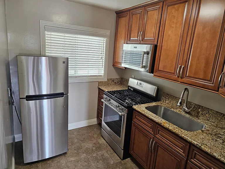 276 S Sierra Madre Blvd #19 — Photo 6