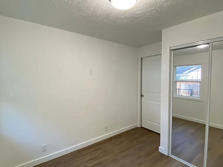 355 Irving Rd — Photo 10