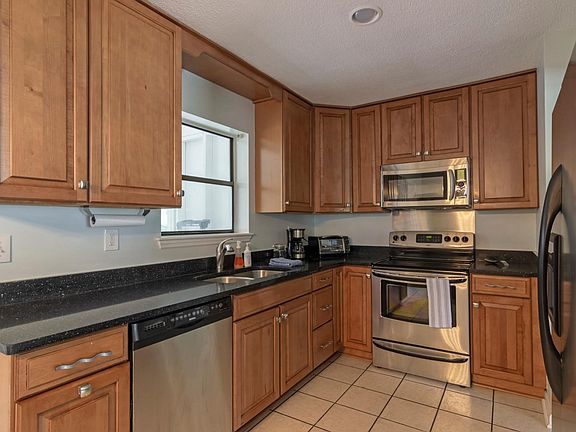 5th image of 122 Colchester Pl