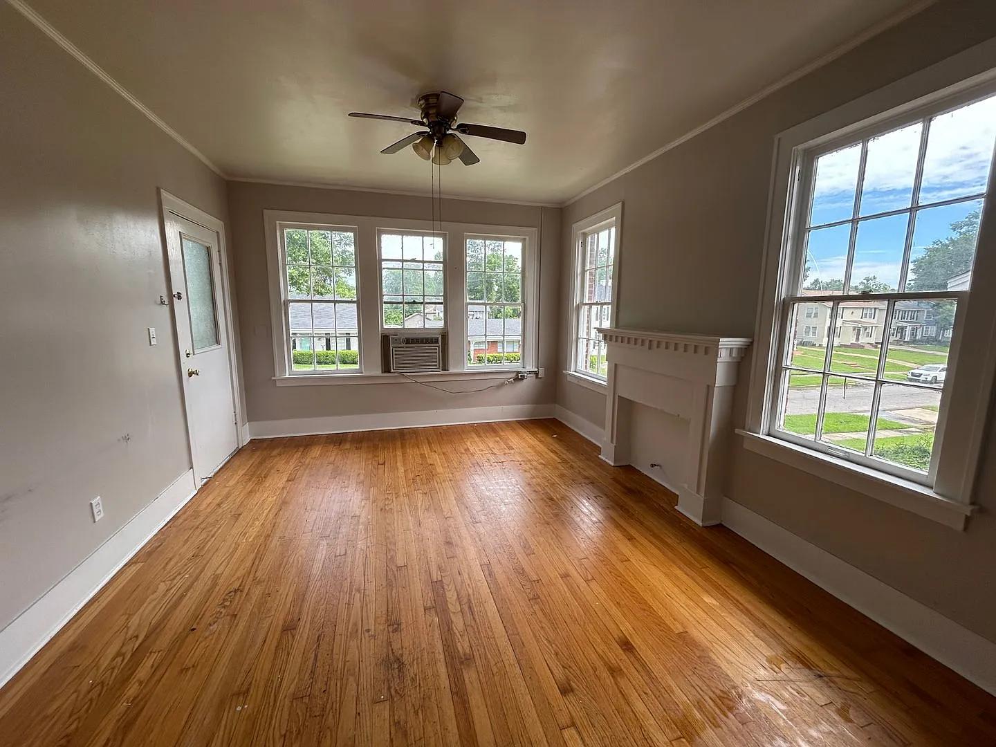 Beautiful Highland 1 Bedroom Apartment — Photo 2
