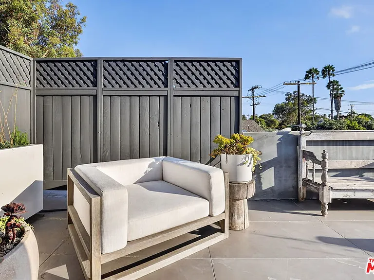2425 Clement Ave — Photo 49
