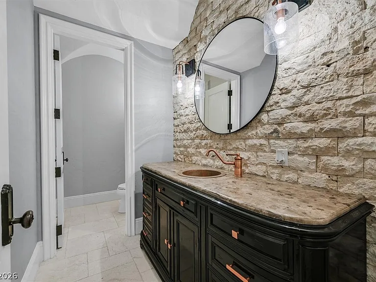 8 Rue Mediterra Dr — Photo 22