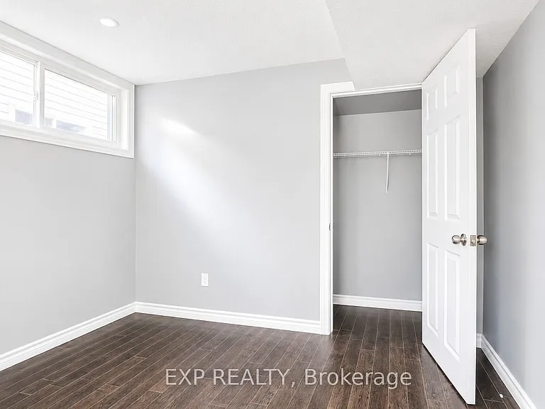 304 Lemon Grass Cres #LOWER — Photo 9