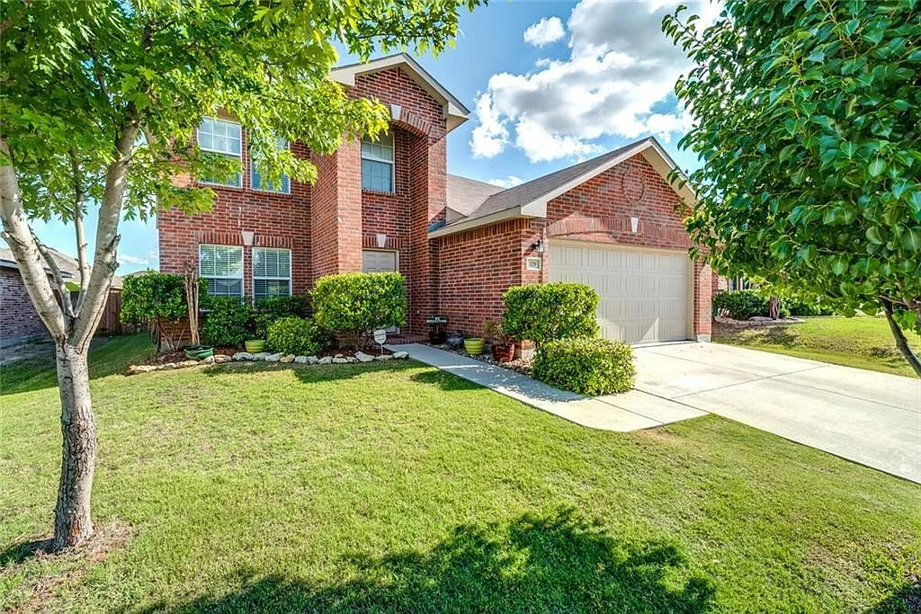 4 bed, 2.5 bath, 2571 sqft, $2,550 — Photo 1