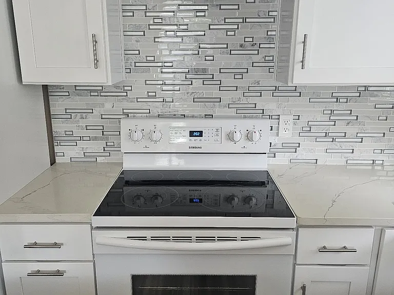 1228 Warwick Dr — Photo 8