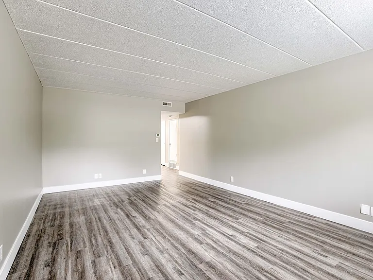 Meadowlark Apts — Photo 9