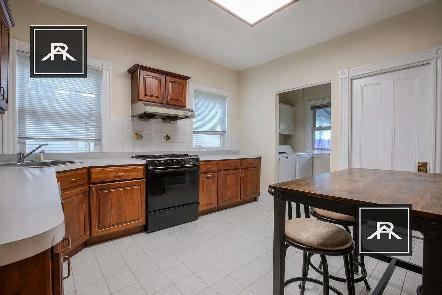 5 bed, 2.0 bath, 1347 sqft, $4,980 — Photo 1