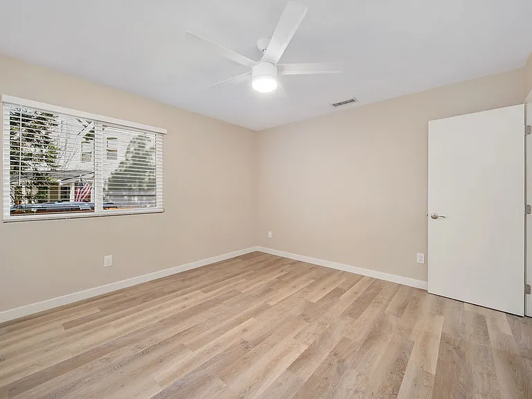 5220 Traffic Way #6 — Photo 12