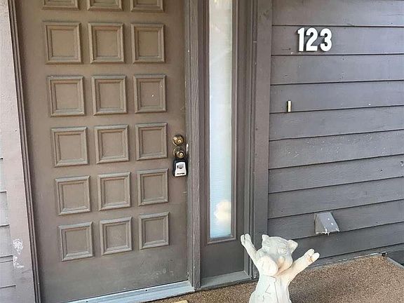 3rd image of 200 Hamilton Oaks Dr APT 123