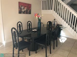 6651 Hidden Cove Dr, Davie, FL 33314