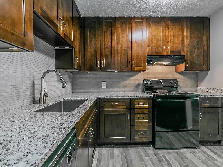 Verano Oaks Apartments — Photo 32