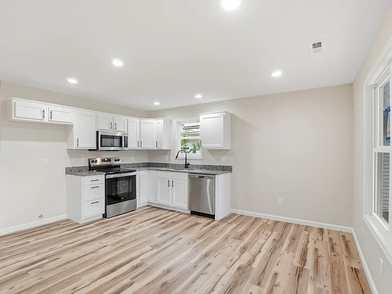1626 Howell St #101 — Photo 7