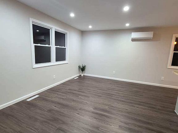 5th image of 604 Cabot Dr