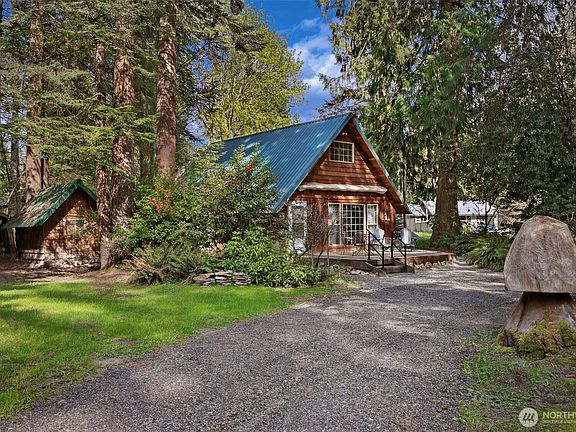 3rd image of 101 Chipmunk Place