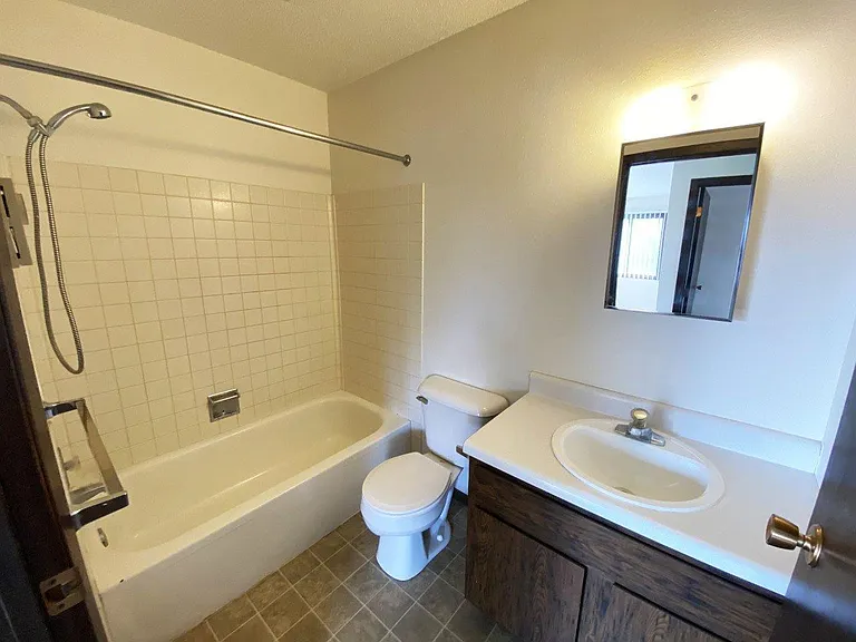 Applecrest Apartments — Photo 10
