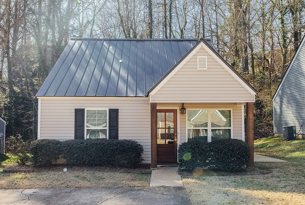 1620 Oxford Place — Photo 1