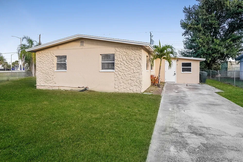 3 bed, 2.0 bath, 1379 sqft, $2,800 — Photo 1