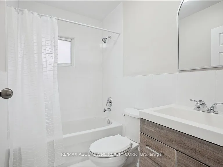 2354 Queensway Dr #2 — Photo 20