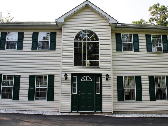 3rd image of 113 Clearbrook Dr