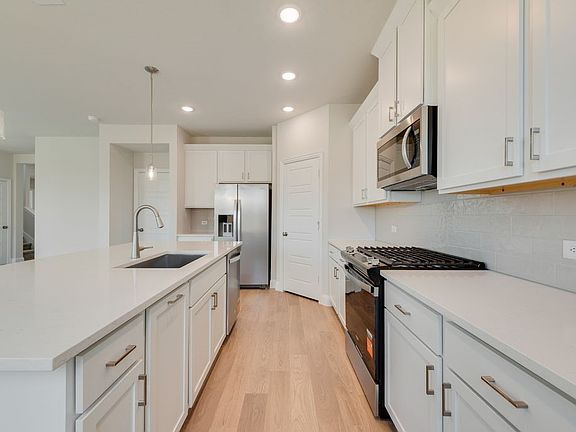 3rd image of 505 Marcus Ln
