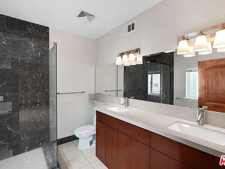 1743 S Barrington Ave — Photo 12