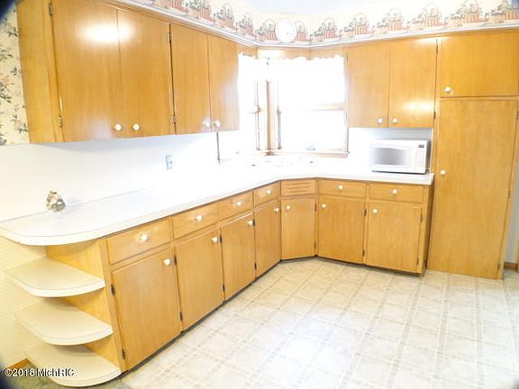4th image of 1687 Moelker Ave SW