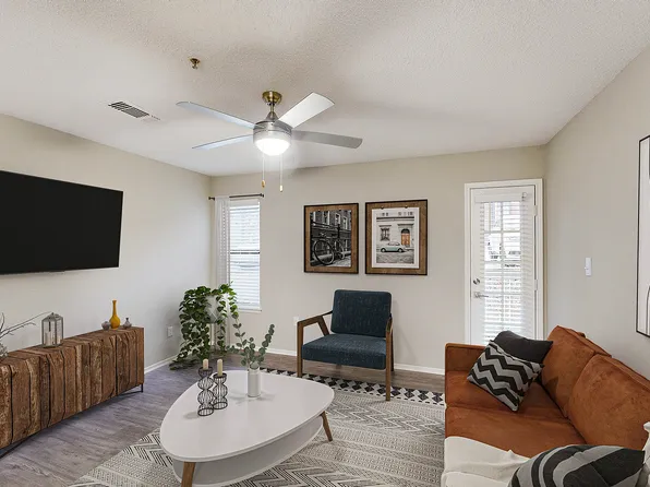 The 1800 at Barrett Lakes Apartments