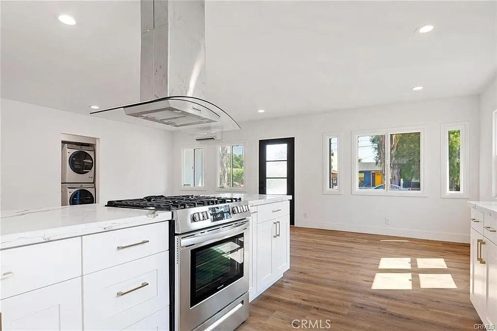 3 bed, 1486 sqft, $4,900 — Photo 3
