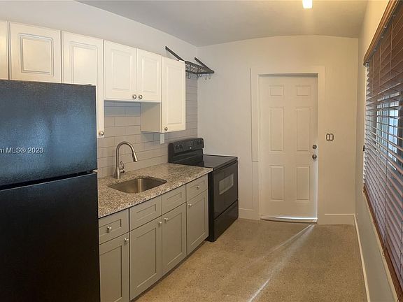 3rd image of 1123 NE 10th St #2