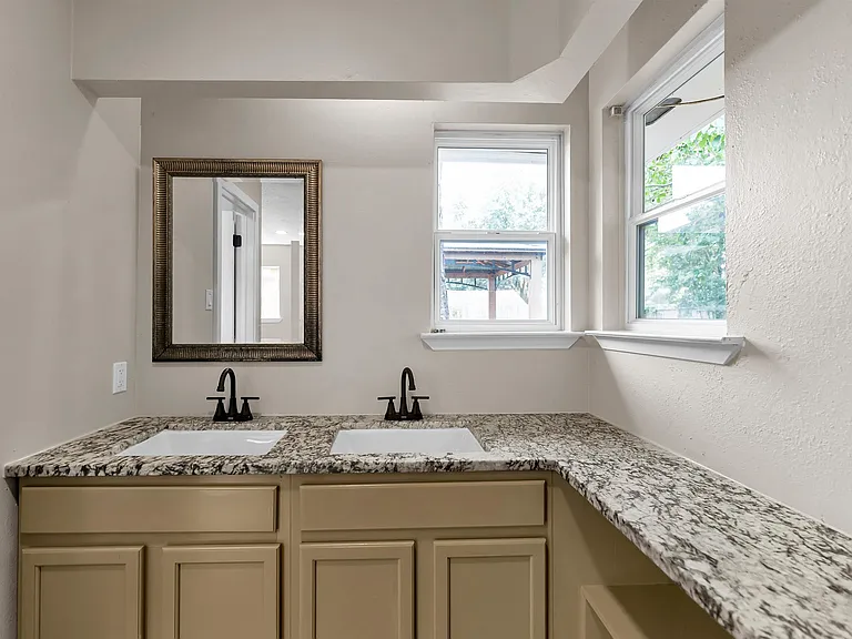 6211 Coachgate Dr — Photo 47