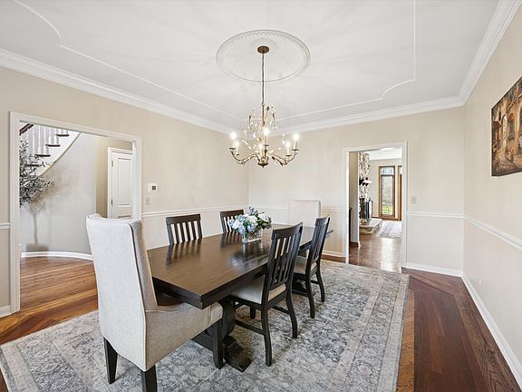 4th image of 8S230 Hampton Cir