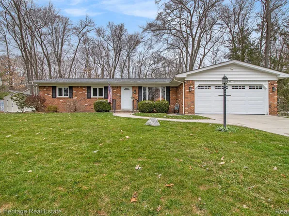 3837 Glen Hills Dr, Hartland, MI 48353