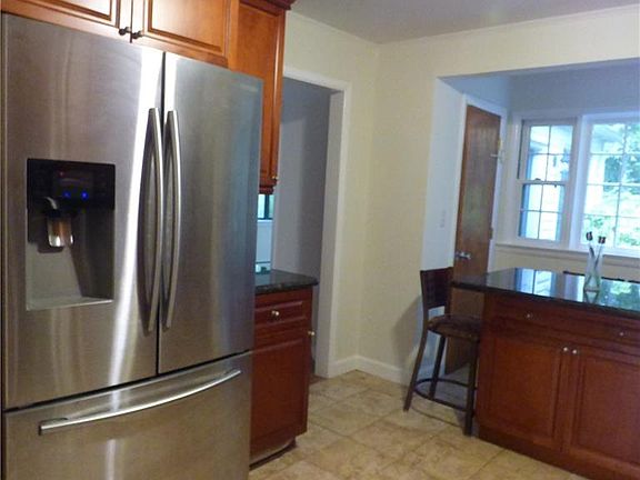 2nd image of 972 Newfield Ave