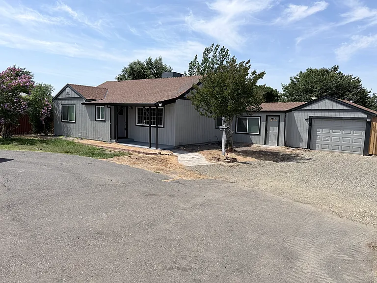 9347 Kiefer Blvd — Photo 1