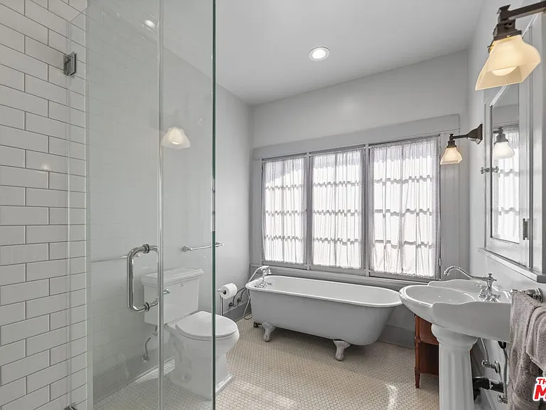 344 S Kingsley Dr — Photo 27