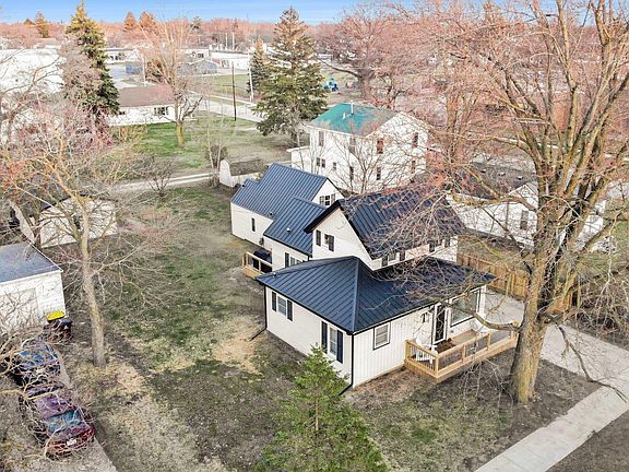 4th image of 810 N Kinney Ave