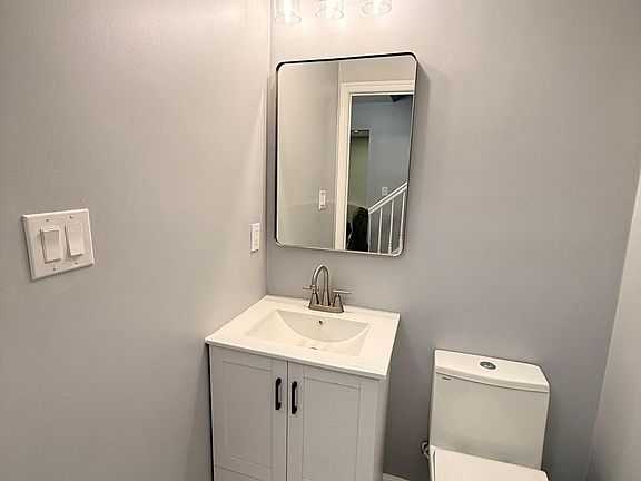 4th image of 22 Old Orchard Dr