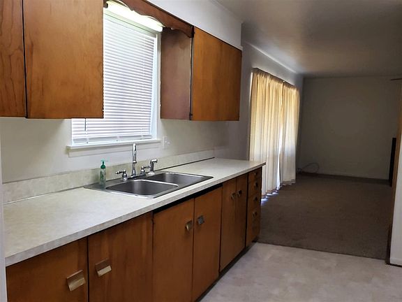 3rd image of 3000 Bandolina Ave