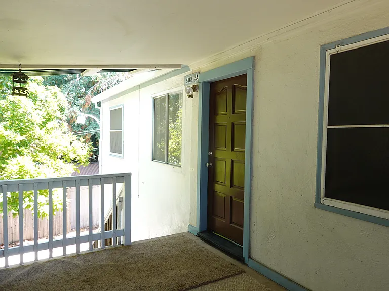 608 1/2 Sierra Blvd #A — Photo 2