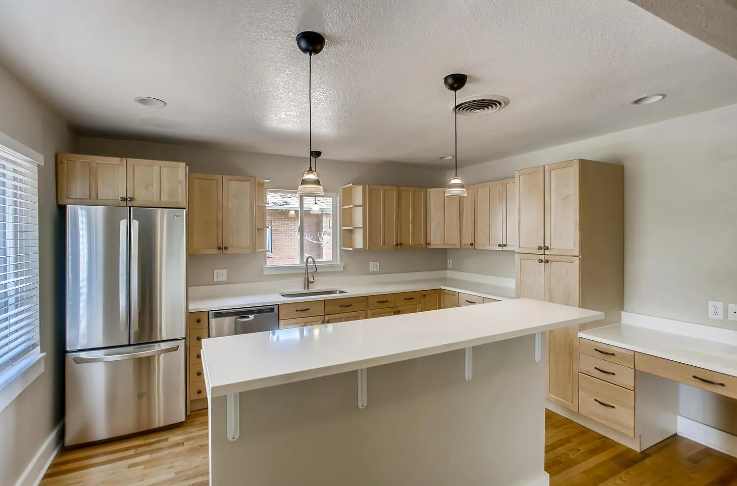 3 bed, 2050 sqft, $3,100 — Photo 4