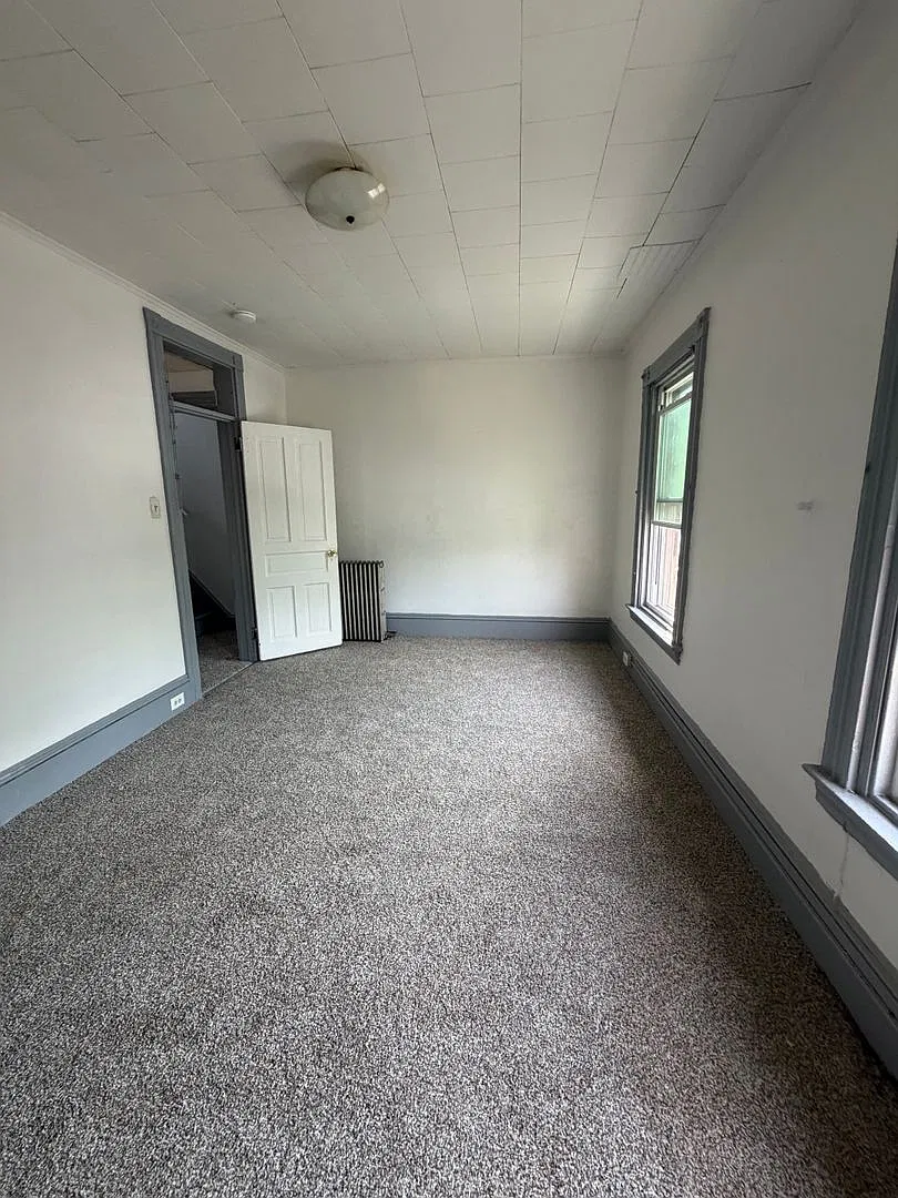 31 N Broad St — Photo 1