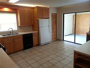 1st image of 5727 Lincoln Cir E
