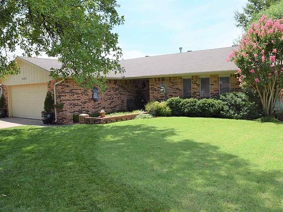 2nd image of 2609 Stratford Dr