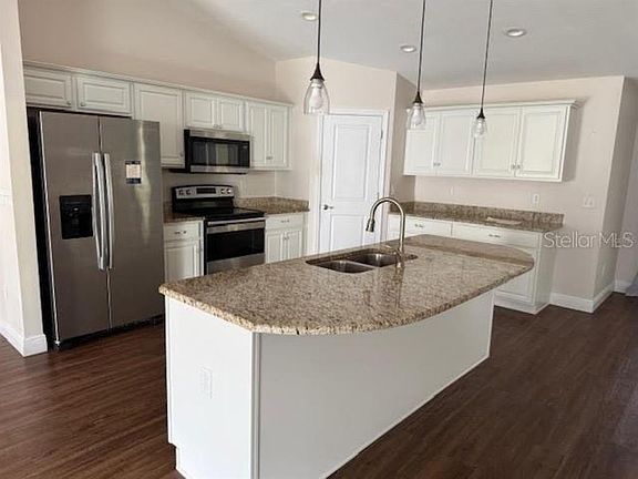 3rd image of 3707 SE 24th St