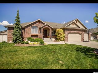 955 S View Crest Ln, Kaysville, UT 84037