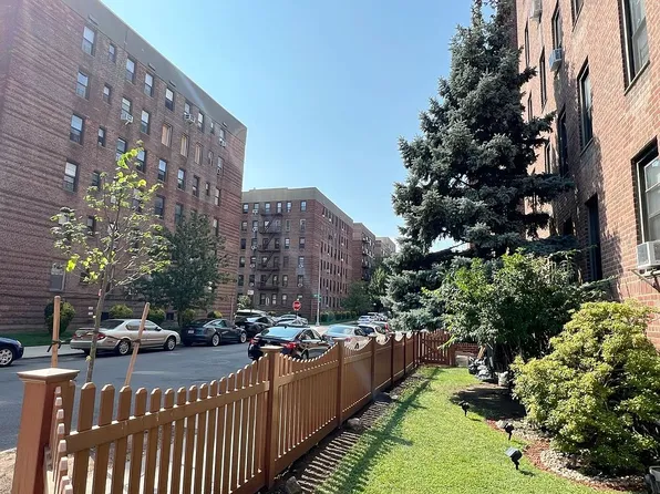 6615 Wetherole St APT F16, Flushing, NY 11374
