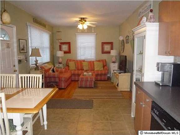 3rd image of 543 Engleside Avenue #C
