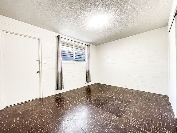 4th image of 812 Olokele Ave #B